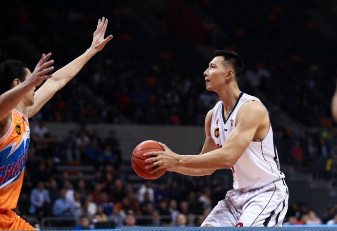 足坛一夜综述！巴萨3-2皇马，曼联1-2出局，国米丢分，拜仁8-1