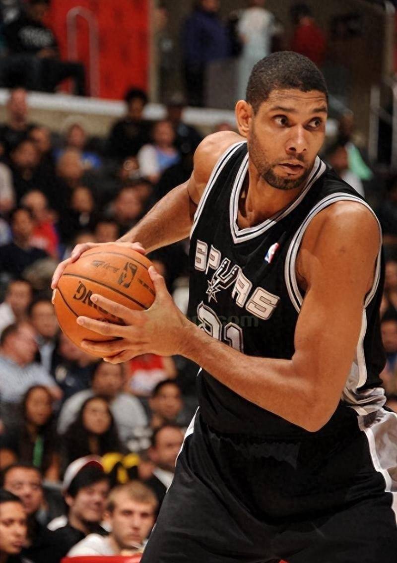 阿莱克斯·罗德里奎兹在季后赛击出关键本垒打，助球队跨越分区系列赛障碍