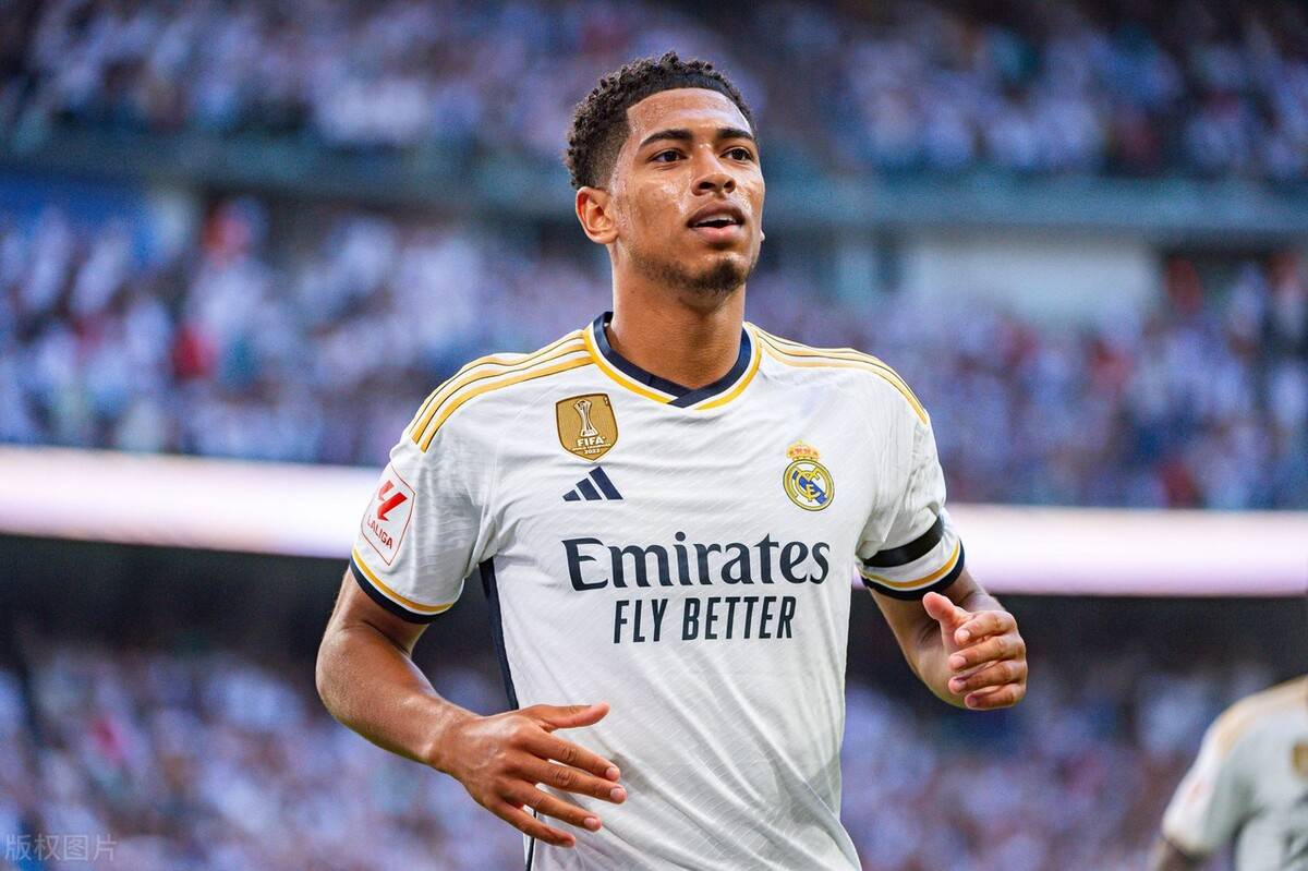 詹姆斯神奇压哨补篮绝杀！湖人全队狂欢庆祝，东契奇轰34+7+7