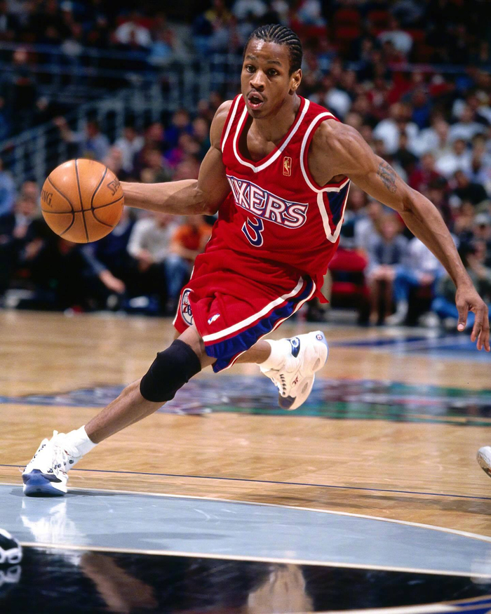 《颂钟长鸣》大型更新概览：新武器、装备与战斗系统