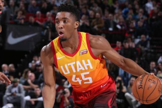 水里的：尖叫 岸上的：看起来好好玩