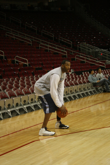 [图]法甲-门德斯破门杜埃伤退 巴黎1-1洛里昂领跑