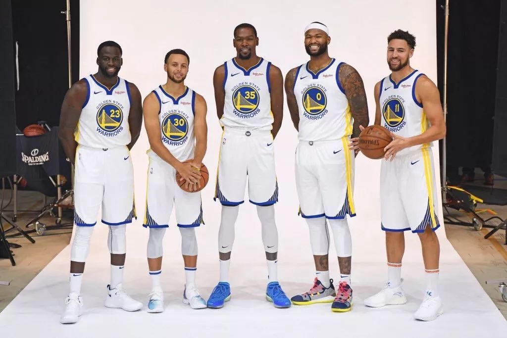 仅一夜，NBA传来4大消息，涵盖球星伤病、续约谈判、交易流言以及核心球员留队表态
